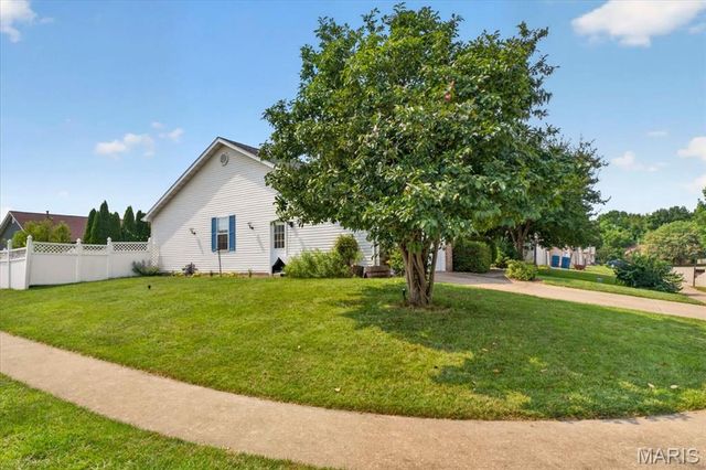 3 Huntington Place Drive, Glen Carbon, IL 62034