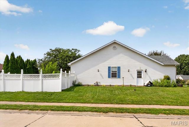 3 Huntington Place Drive, Glen Carbon, IL 62034