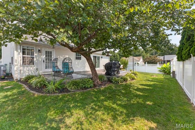 3 Huntington Place Drive, Glen Carbon, IL 62034