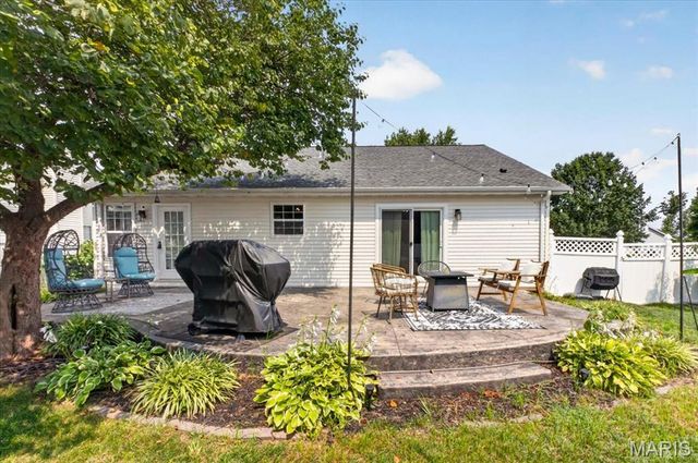 3 Huntington Place Drive, Glen Carbon, IL 62034