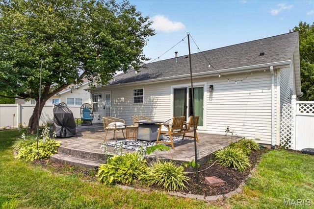 3 Huntington Place Drive, Glen Carbon, IL 62034