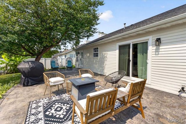 3 Huntington Place Drive, Glen Carbon, IL 62034