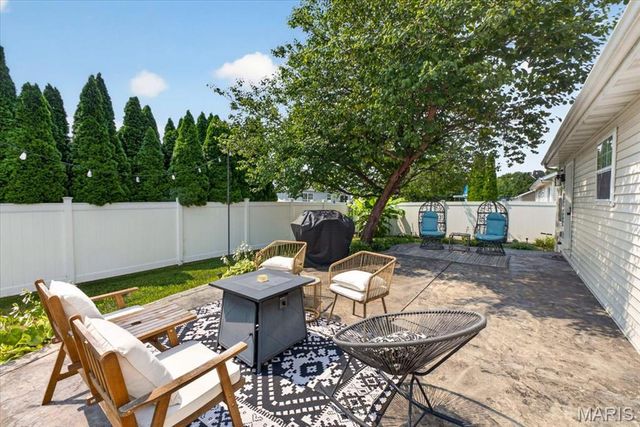 3 Huntington Place Drive, Glen Carbon, IL 62034