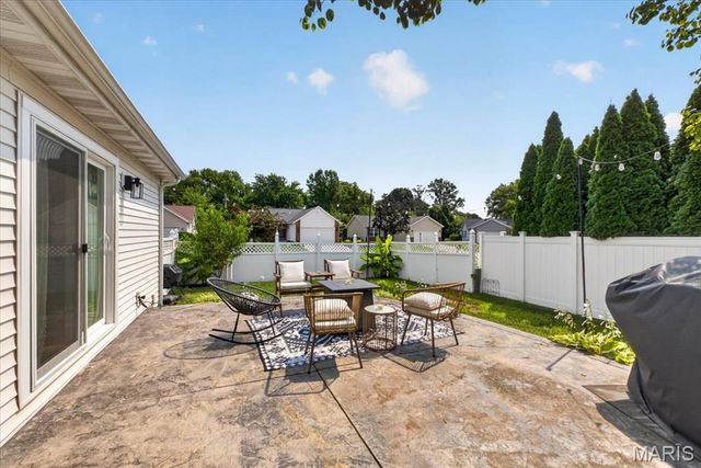 3 Huntington Place Drive, Glen Carbon, IL 62034