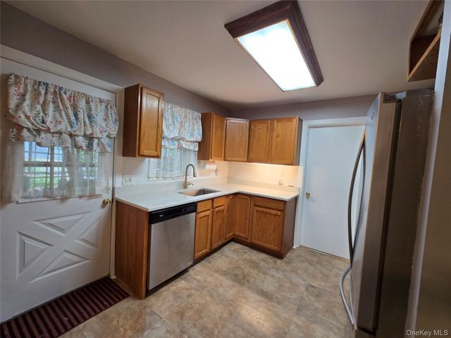6 May Place, Beacon, NY 12508
