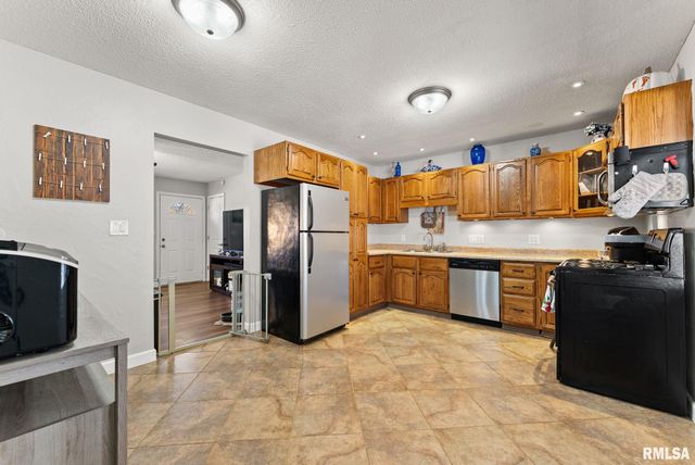 4610 N RIPLEY Street, Davenport, IA 52806