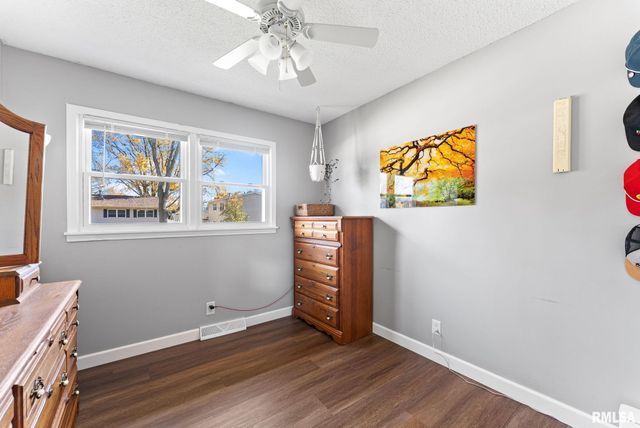 4610 N RIPLEY Street, Davenport, IA 52806