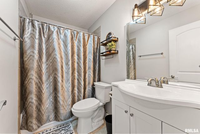 4610 N RIPLEY Street, Davenport, IA 52806