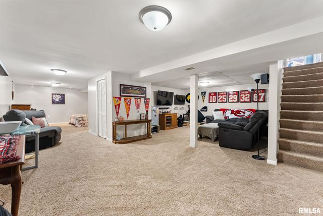 4610 N RIPLEY Street, Davenport, IA 52806