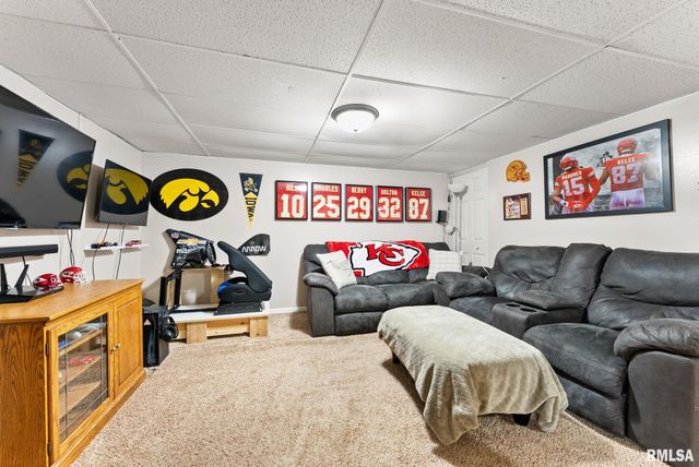 4610 N RIPLEY Street, Davenport, IA 52806