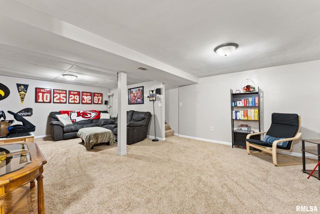 4610 N RIPLEY Street, Davenport, IA 52806