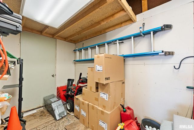 4610 N RIPLEY Street, Davenport, IA 52806