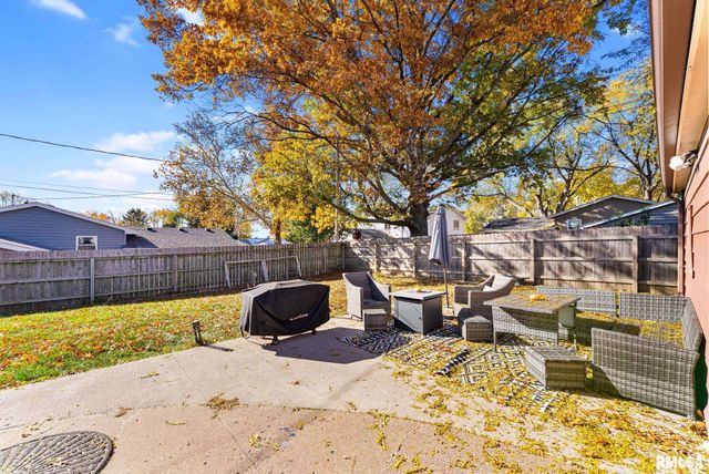 4610 N RIPLEY Street, Davenport, IA 52806