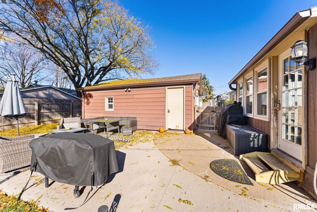 4610 N RIPLEY Street, Davenport, IA 52806