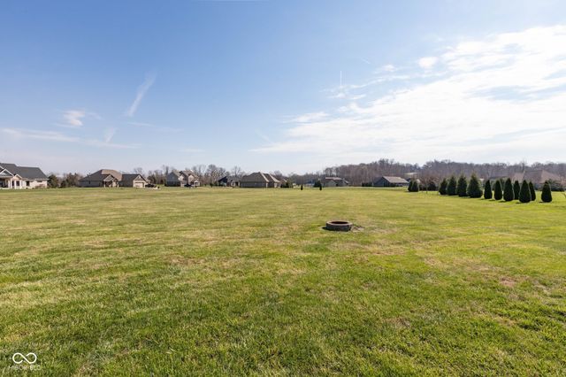 1041 Golden Leaf Drive, Martinsville, IN 46151