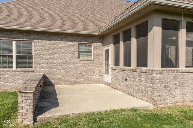 1041 Golden Leaf Drive, Martinsville, IN 46151