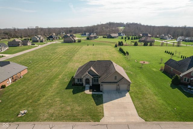 1041 Golden Leaf Drive, Martinsville, IN 46151