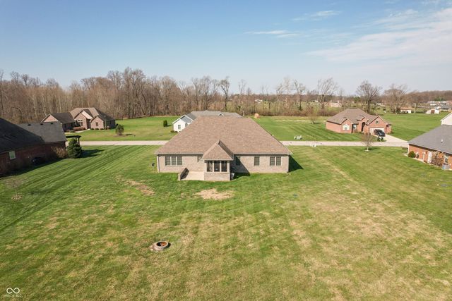 1041 Golden Leaf Drive, Martinsville, IN 46151