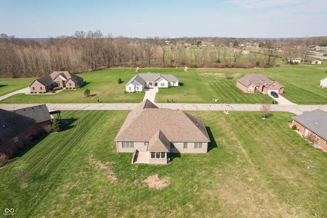 1041 Golden Leaf Drive, Martinsville, IN 46151