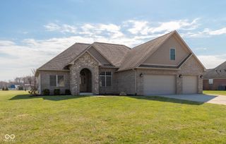 1041 Golden Leaf Drive, Martinsville, IN 46151