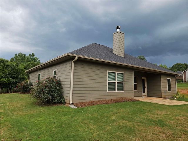 30 Forest Bend Dr, Jefferson, GA 30549