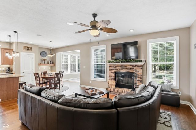 3374 Paisley Pointe, Whitestown, IN 46075