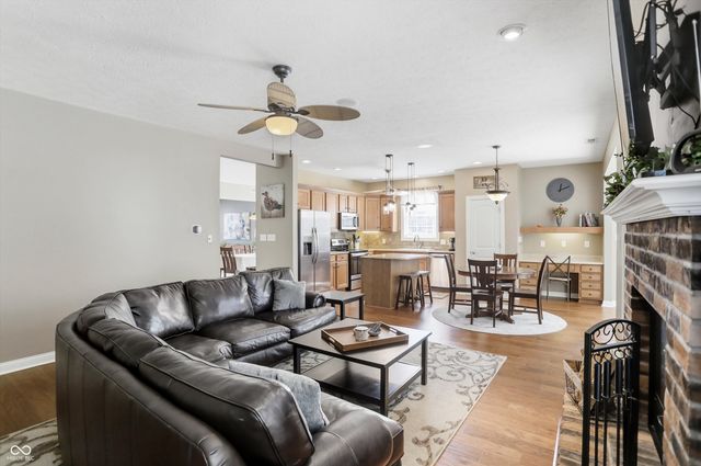 3374 Paisley Pointe, Whitestown, IN 46075