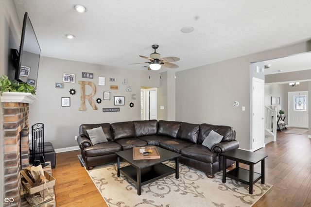 3374 Paisley Pointe, Whitestown, IN 46075