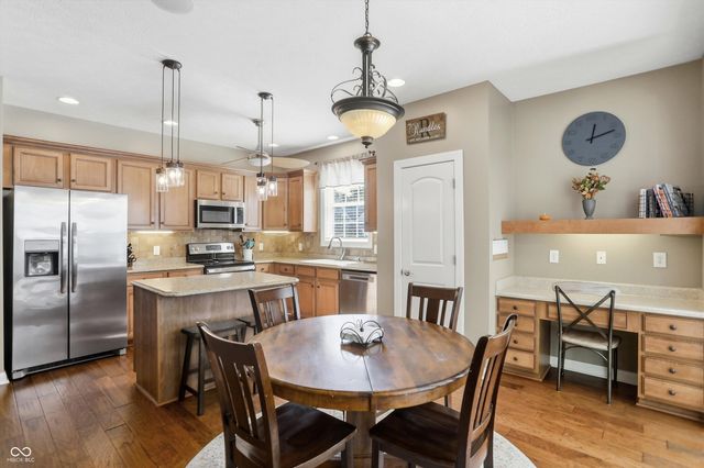 3374 Paisley Pointe, Whitestown, IN 46075