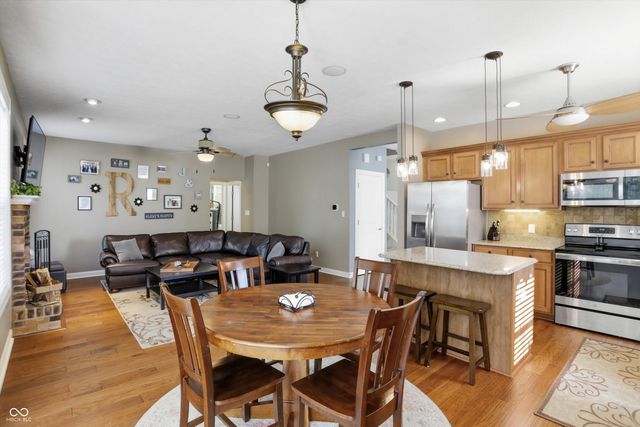 3374 Paisley Pointe, Whitestown, IN 46075