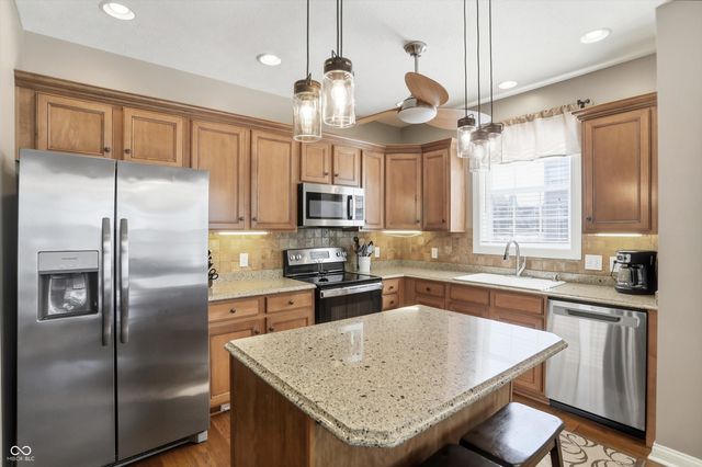 3374 Paisley Pointe, Whitestown, IN 46075