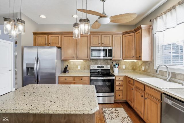 3374 Paisley Pointe, Whitestown, IN 46075