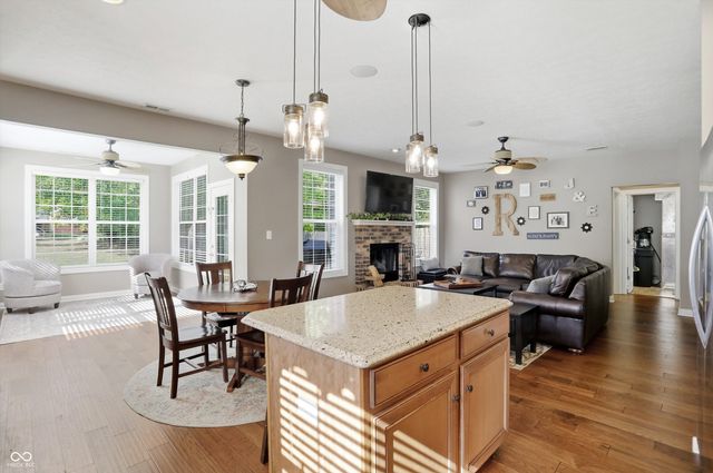 3374 Paisley Pointe, Whitestown, IN 46075