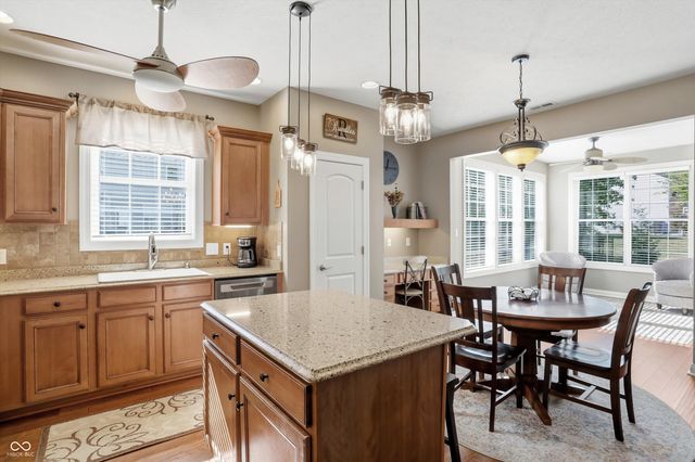 3374 Paisley Pointe, Whitestown, IN 46075