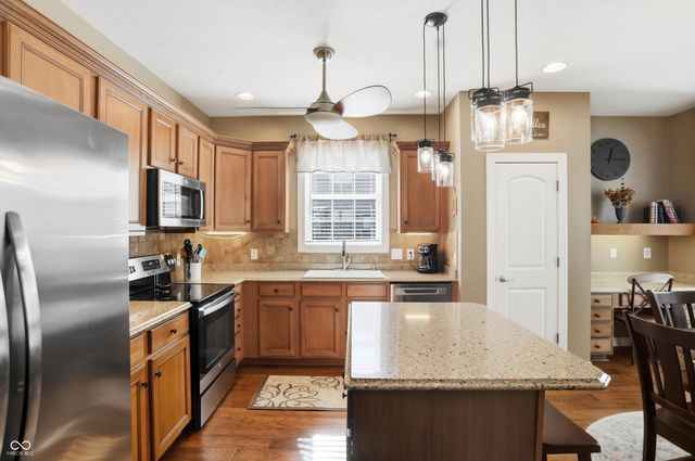 3374 Paisley Pointe, Whitestown, IN 46075