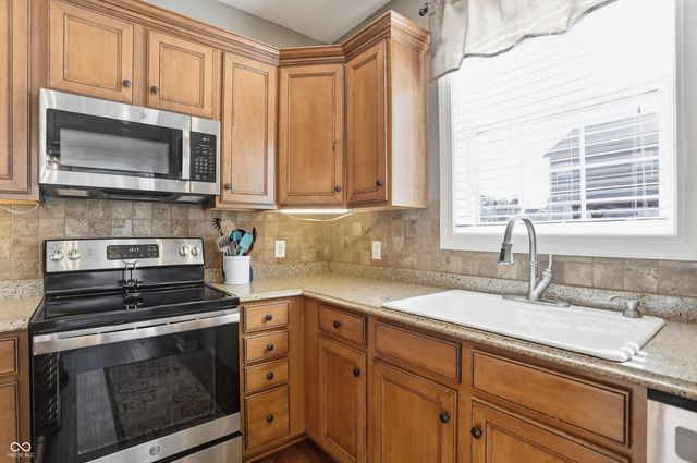 3374 Paisley Pointe, Whitestown, IN 46075