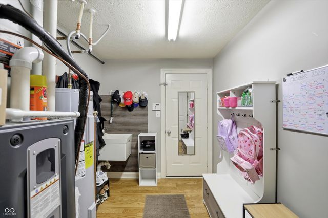 3374 Paisley Pointe, Whitestown, IN 46075