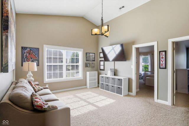 3374 Paisley Pointe, Whitestown, IN 46075