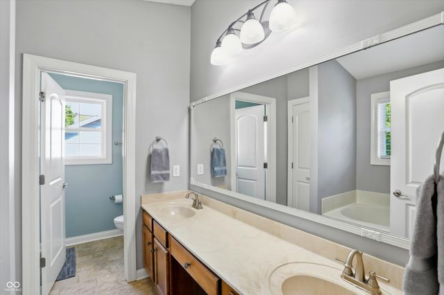 3374 Paisley Pointe, Whitestown, IN 46075