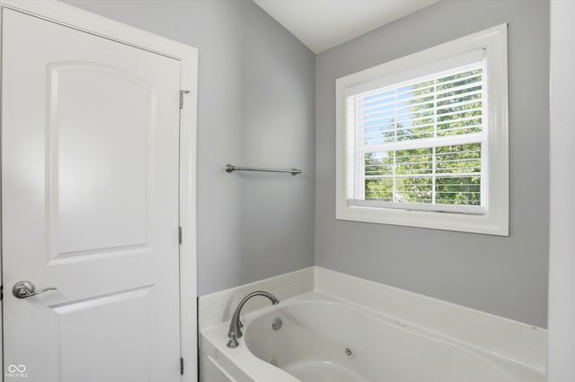 3374 Paisley Pointe, Whitestown, IN 46075