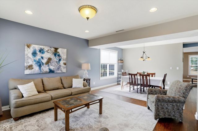 3374 Paisley Pointe, Whitestown, IN 46075