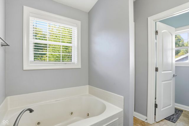 3374 Paisley Pointe, Whitestown, IN 46075