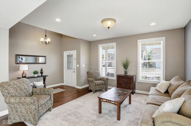 3374 Paisley Pointe, Whitestown, IN 46075