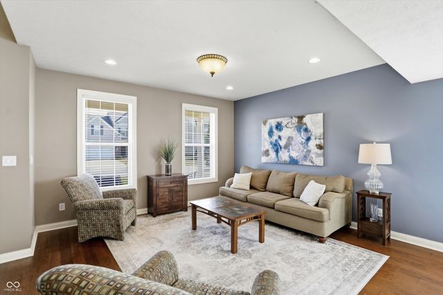 3374 Paisley Pointe, Whitestown, IN 46075