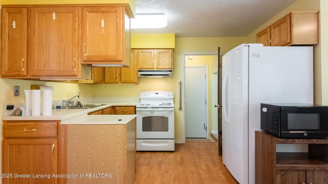 1500 Pierce Road, Lansing, MI 48910