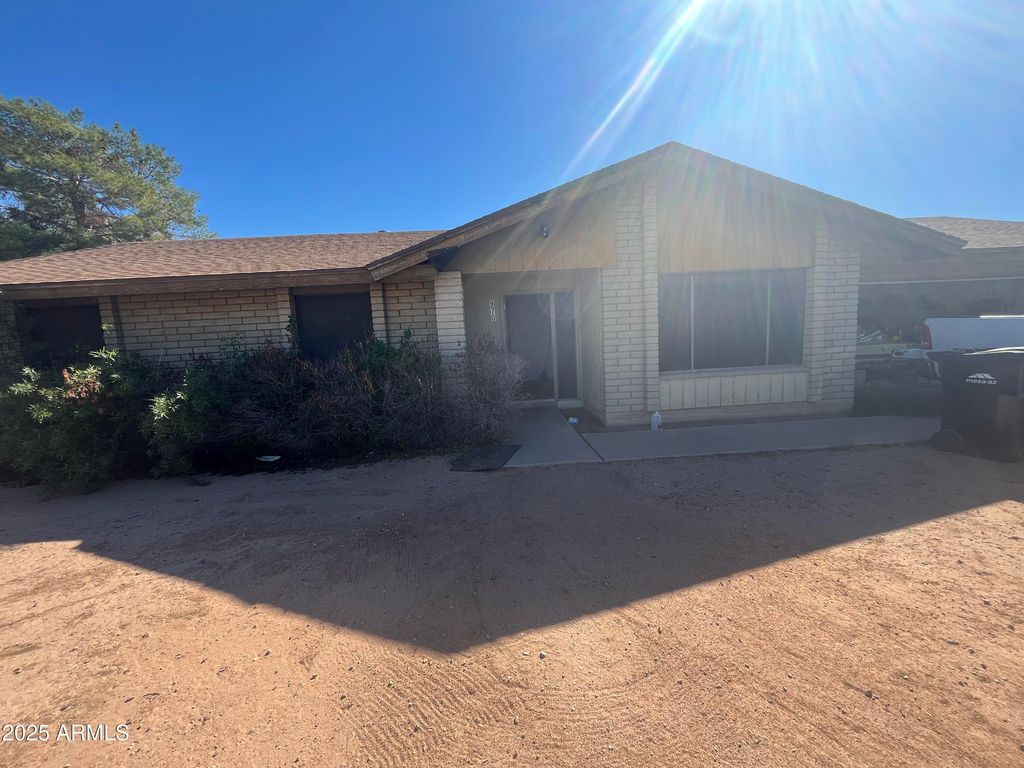 709 N LINDEN Circle, Mesa, AZ 85203