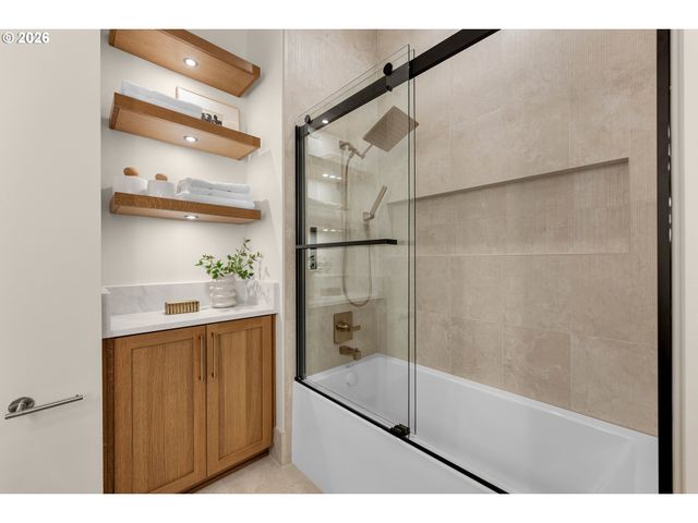 1905 Nw 123RD St, Vancouver, WA 98685
