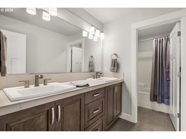 15937 Se CHERRY BLOSSOM Way, Happy Valley, OR 97015