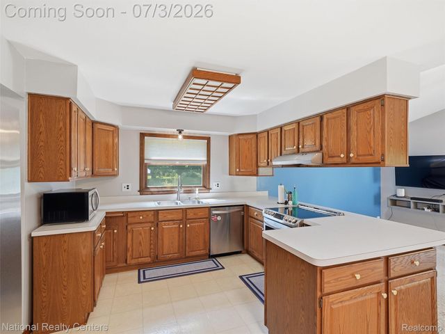 40368 Village Wood Road, Novi, MI 48375