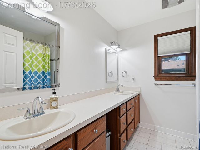 40368 Village Wood Road, Novi, MI 48375
